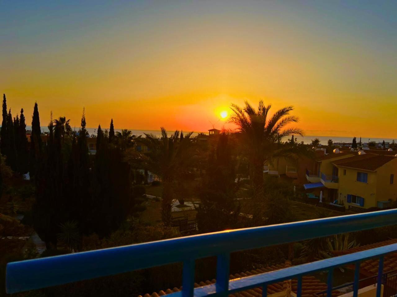 Ocean Sunset Apartment Paphos Exterior foto